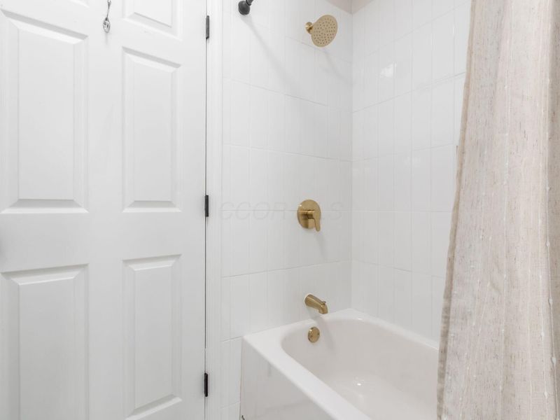 237 Collins Avenue, Columbus, OH 43215 Photo 29