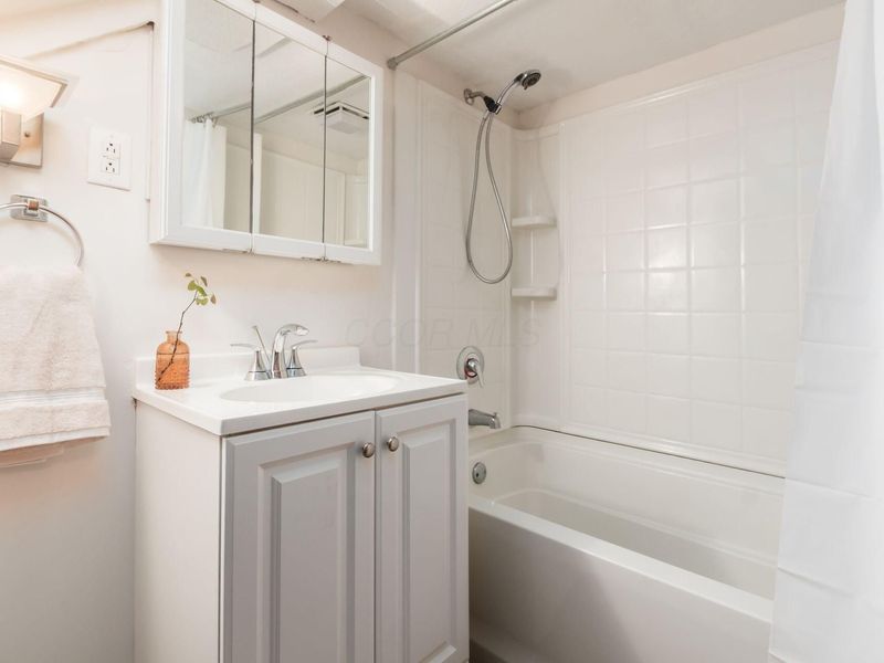 237 Collins Avenue, Columbus, OH 43215 Photo 46