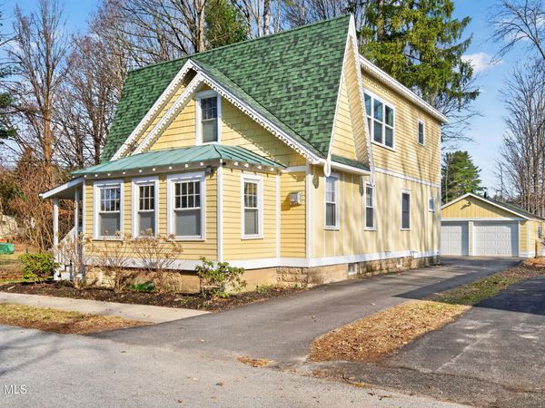 4 Avenue A, Saratoga Springs, NY 12866