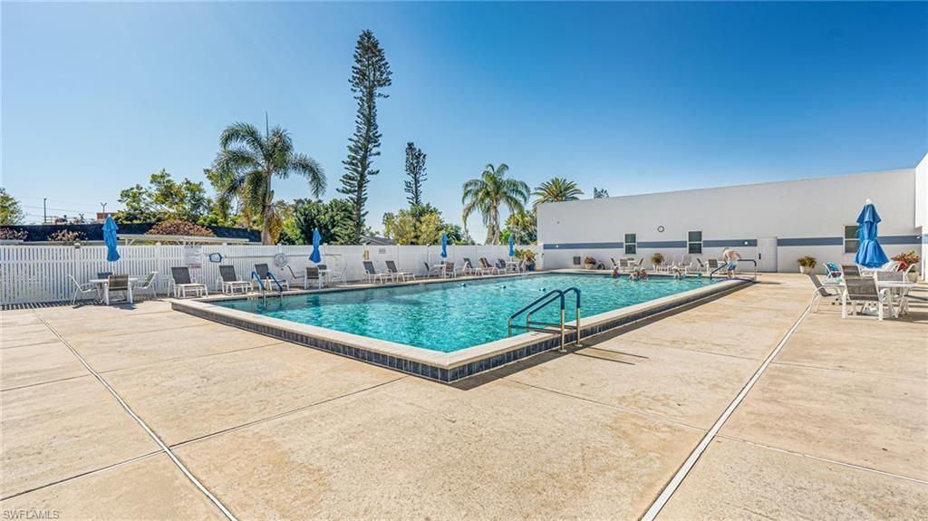 6834 Bogey Dr, Fort Myers, FL 33919 Photo