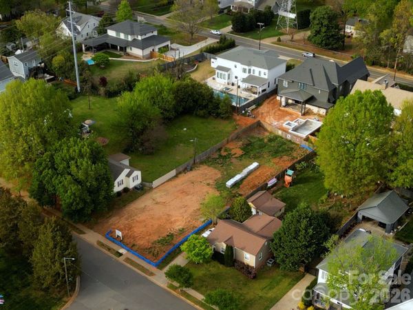 557 Melbourne Court , Charlotte, NC 28209