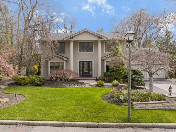 16 Long Acre Lane , Dix Hills, NY 11746