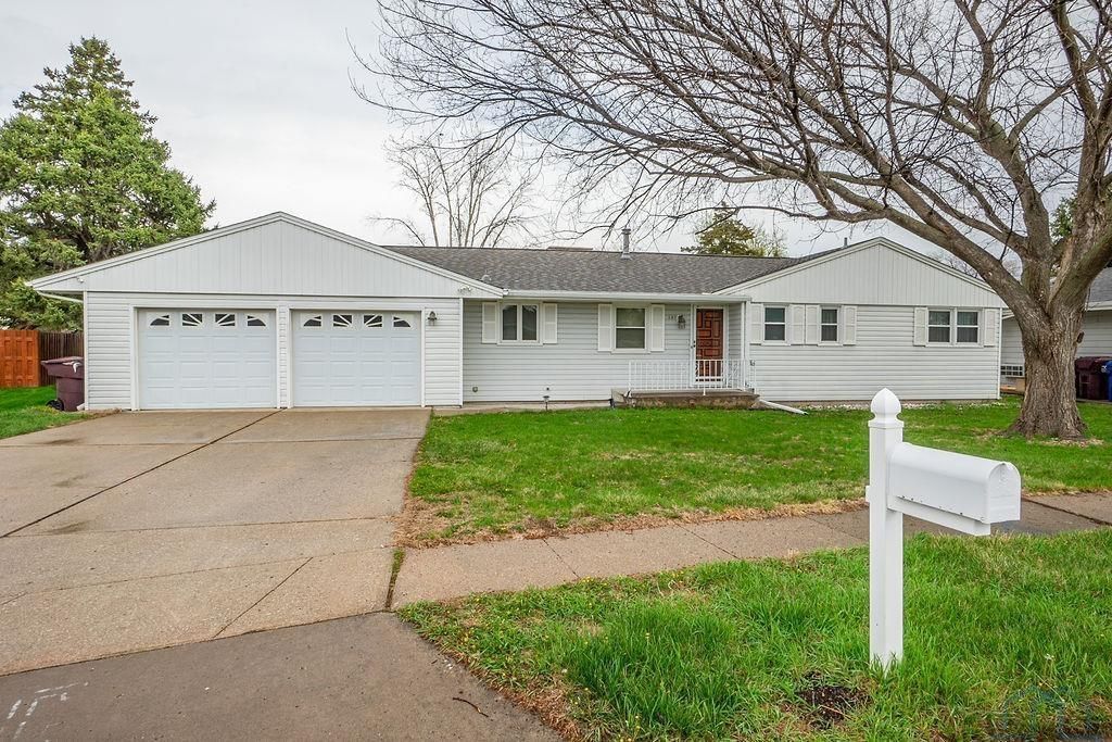107 Fairview Drive, South Sioux City, NE 68776 Main Photo