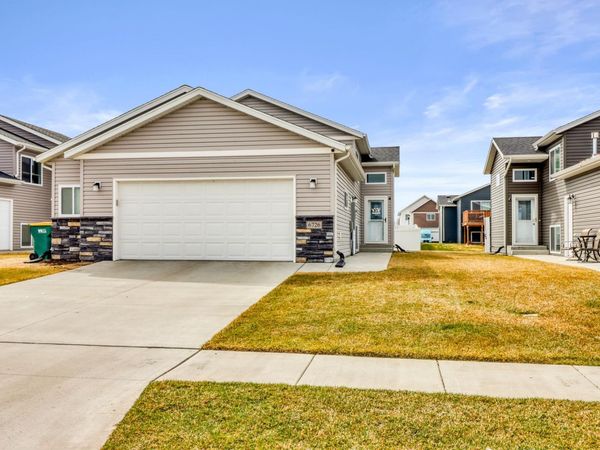 6726 69th Avenue S, Horace, ND 58047