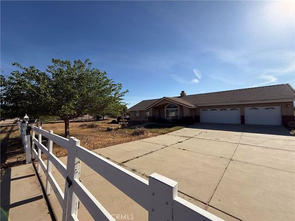 6585 Escondido, Oak Hills, CA 92344