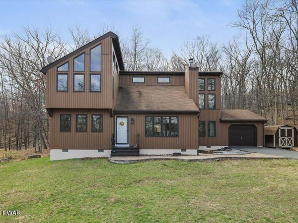 297 Gold Finch Road, Bushkill, PA 18324