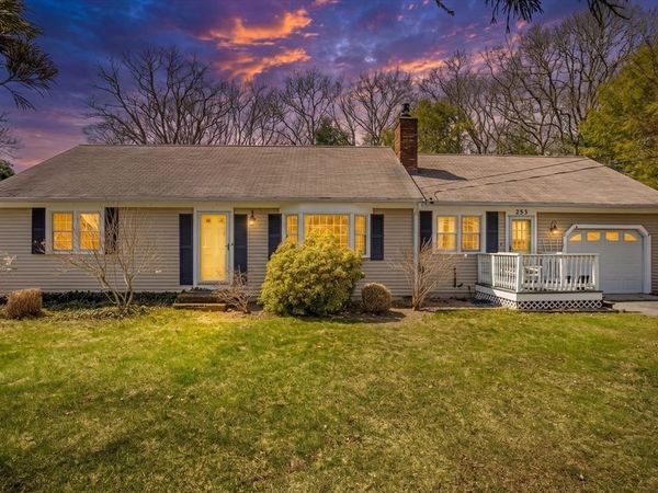 253 Gleneagle Dr, Barnstable, MA 02632