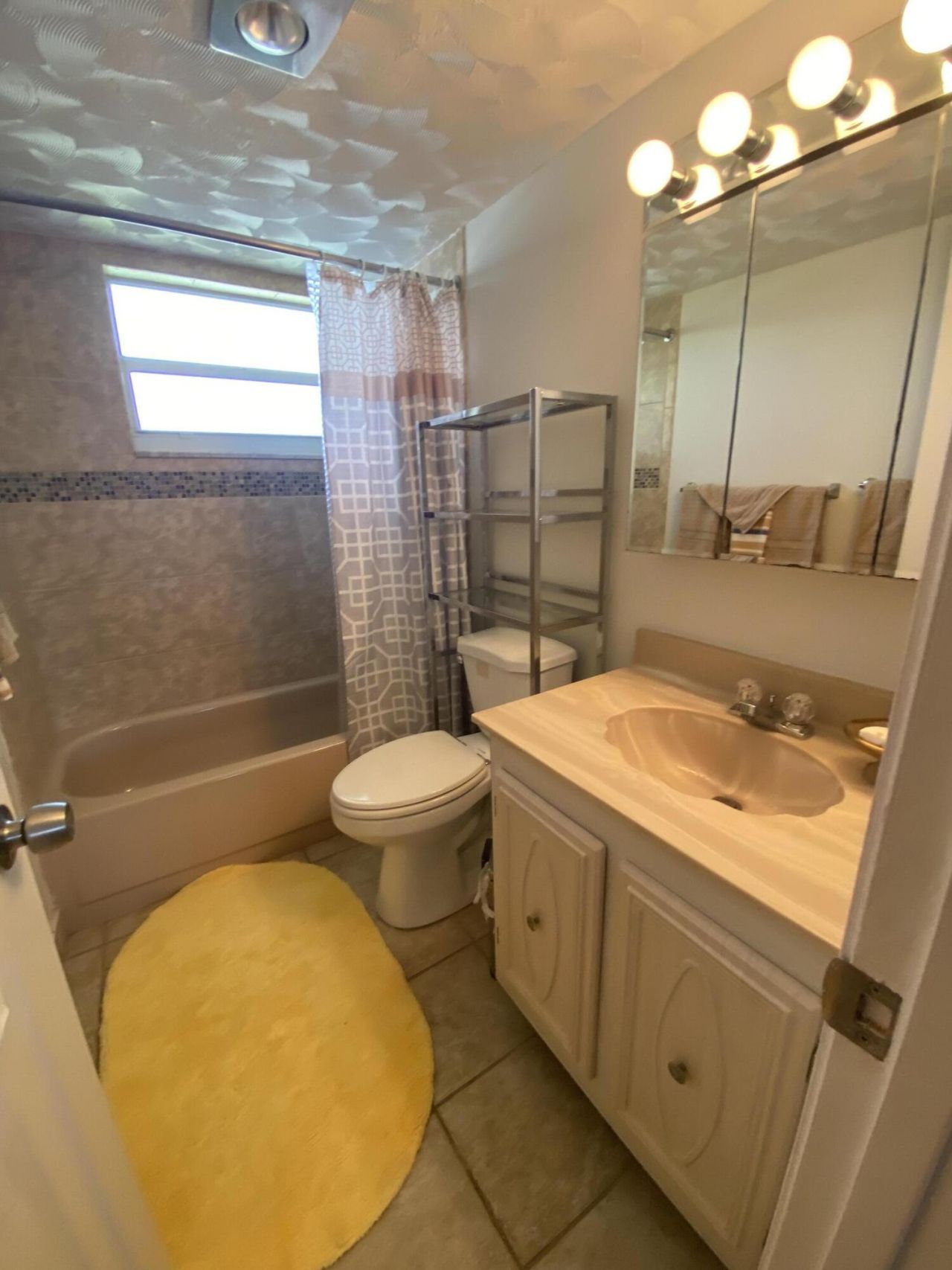 715 Lori Drive, Unit 304, Palm Springs, FL 33461 Photo