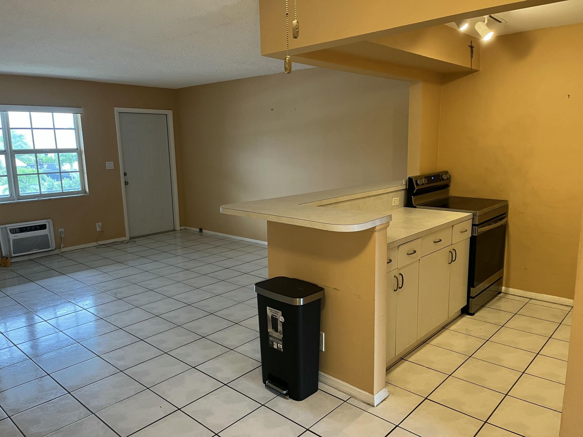 2701 Middle River Drive, Unit 19, Fort Lauderdale, FL 33306 Photo