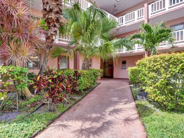 9460 Sunrise Lakes Boulevard, Unit 106, Sunrise, FL 33322