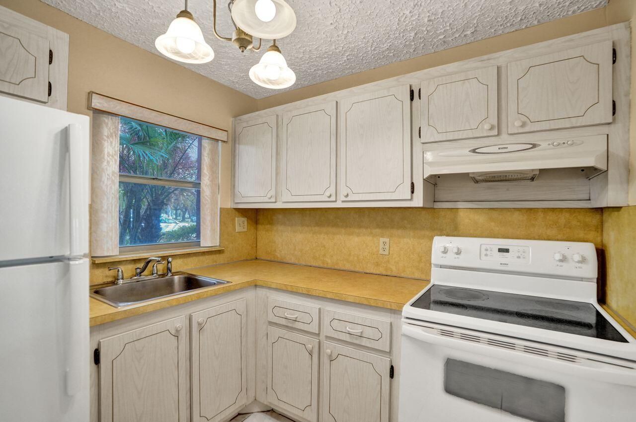 9460 Sunrise Lakes Boulevard, Unit 106, Sunrise, FL 33322 Photo