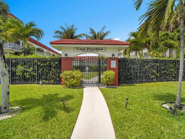 580 Egret Dr, Unit 303, Hallandale Beach, FL 33009