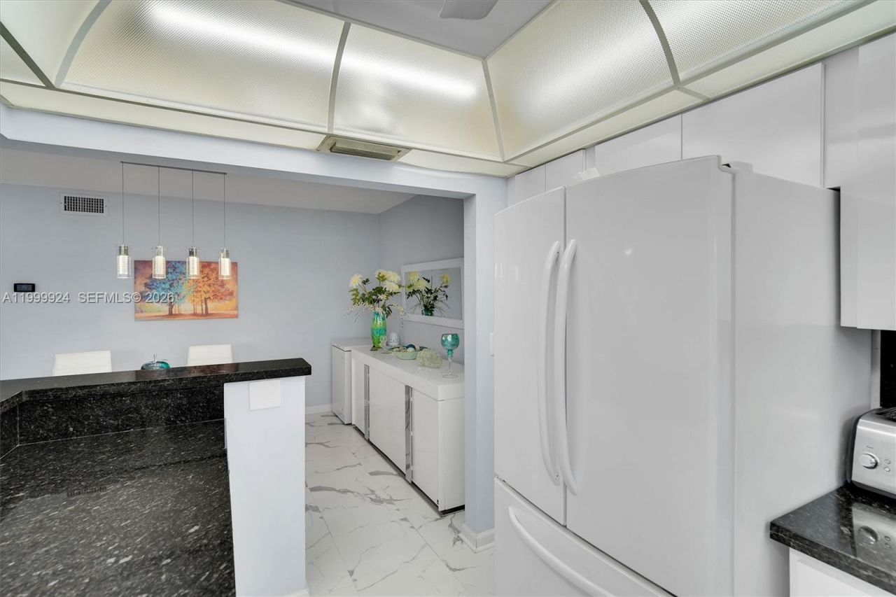 580 Egret Dr, Unit 303, Hallandale Beach, FL 33009 Photo