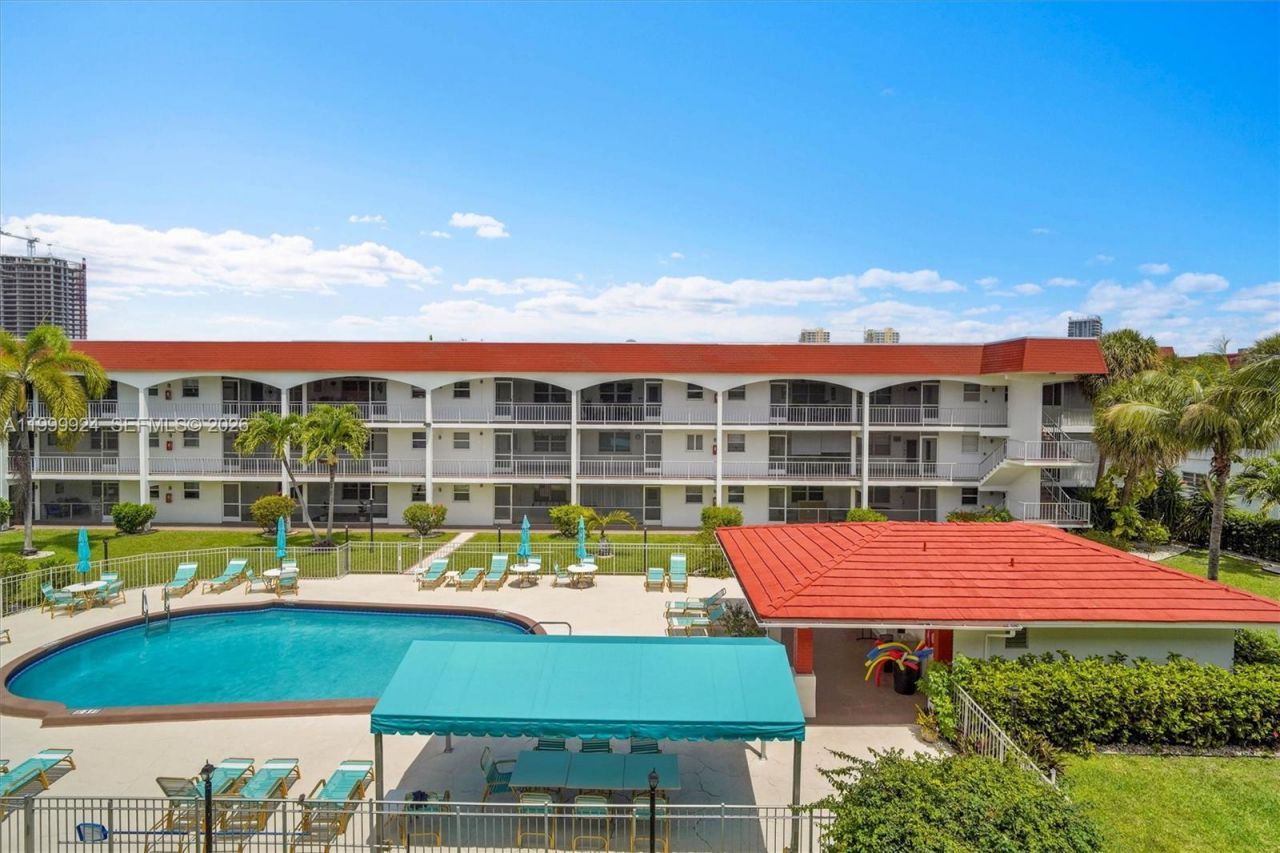 580 Egret Dr, Unit 303, Hallandale Beach, FL 33009 Photo