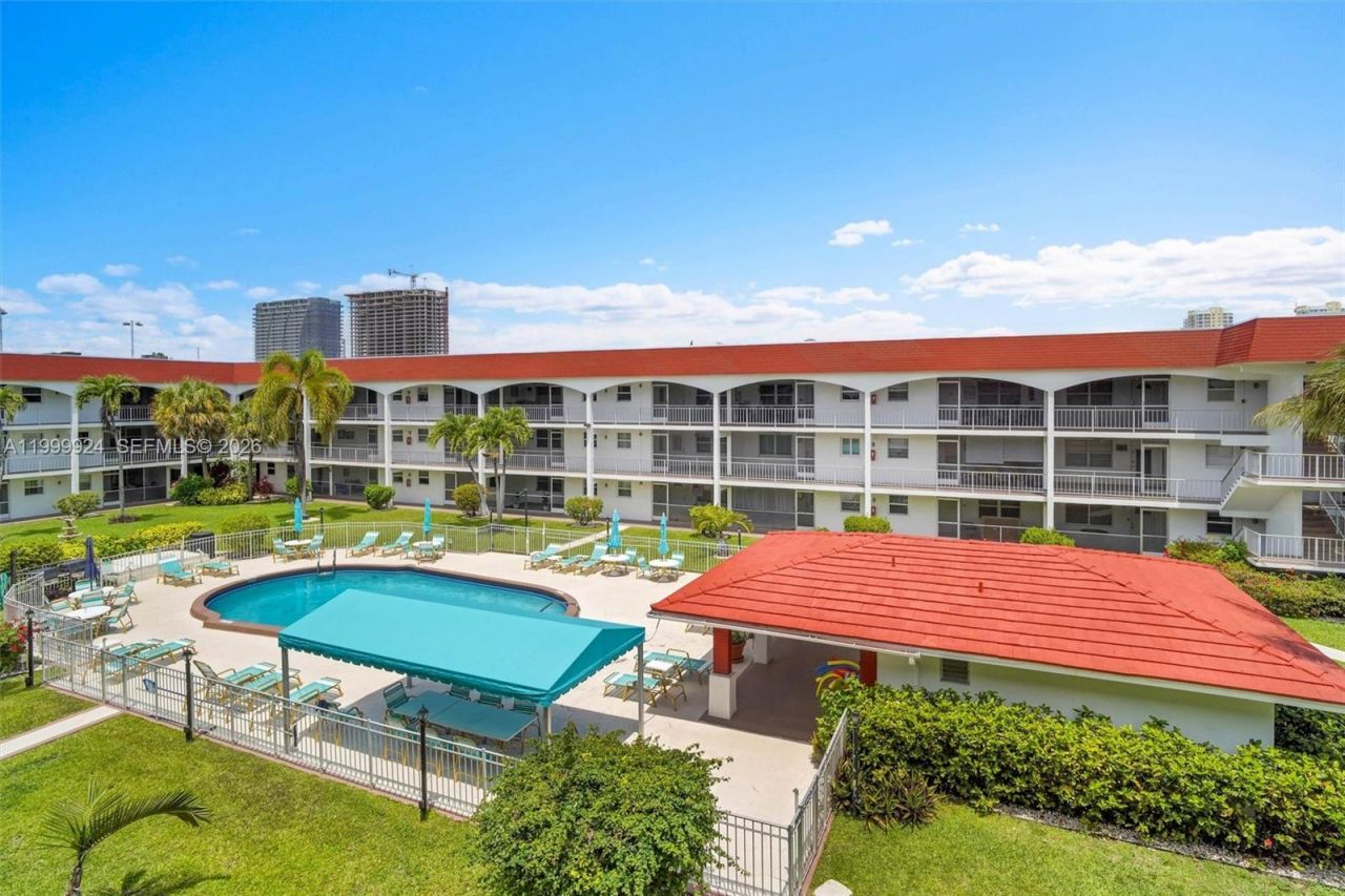 580 Egret Dr, Unit 303, Hallandale Beach, FL 33009 Photo