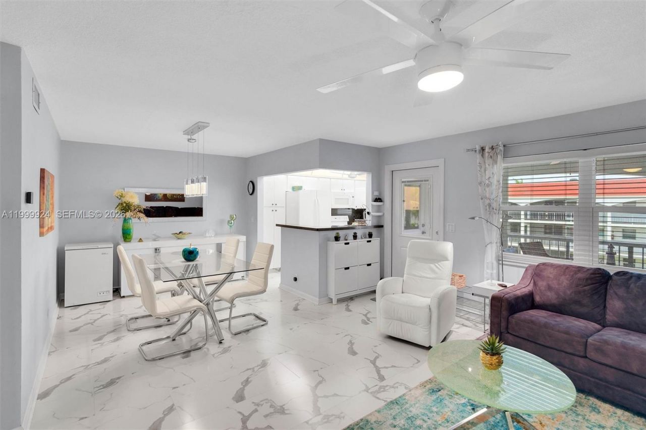 580 Egret Dr, Unit 303, Hallandale Beach, FL 33009 Photo