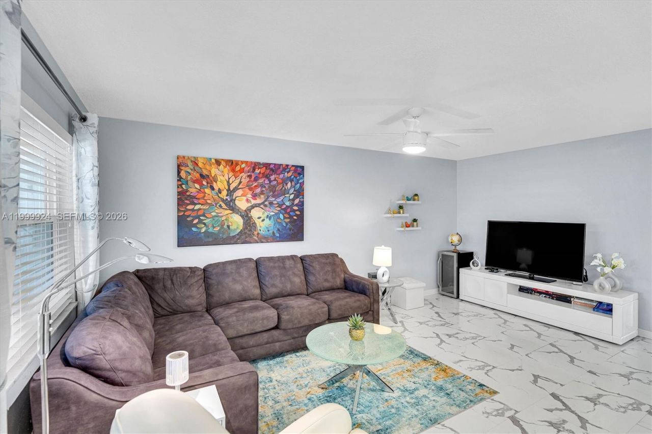 580 Egret Dr, Unit 303, Hallandale Beach, FL 33009 Photo