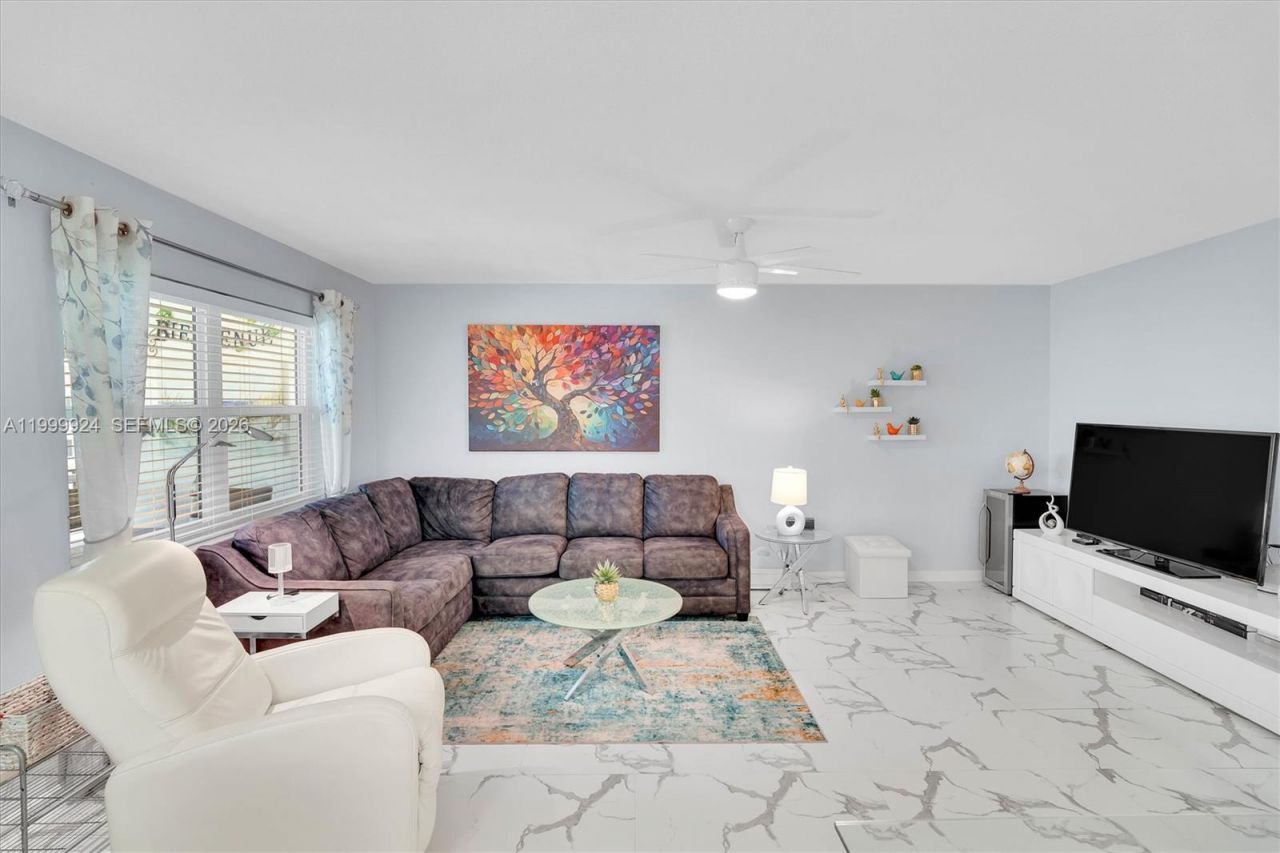 580 Egret Dr, Unit 303, Hallandale Beach, FL 33009 Photo