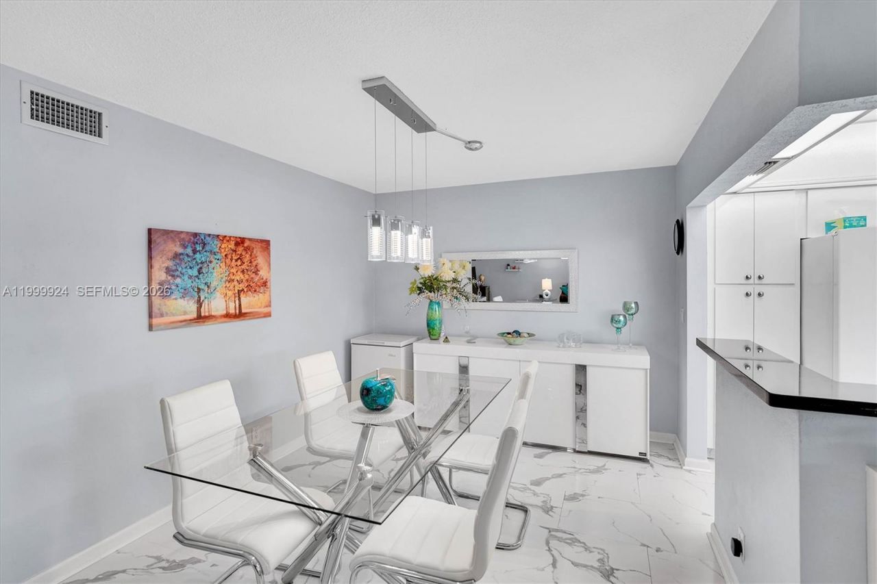 580 Egret Dr, Unit 303, Hallandale Beach, FL 33009 Photo