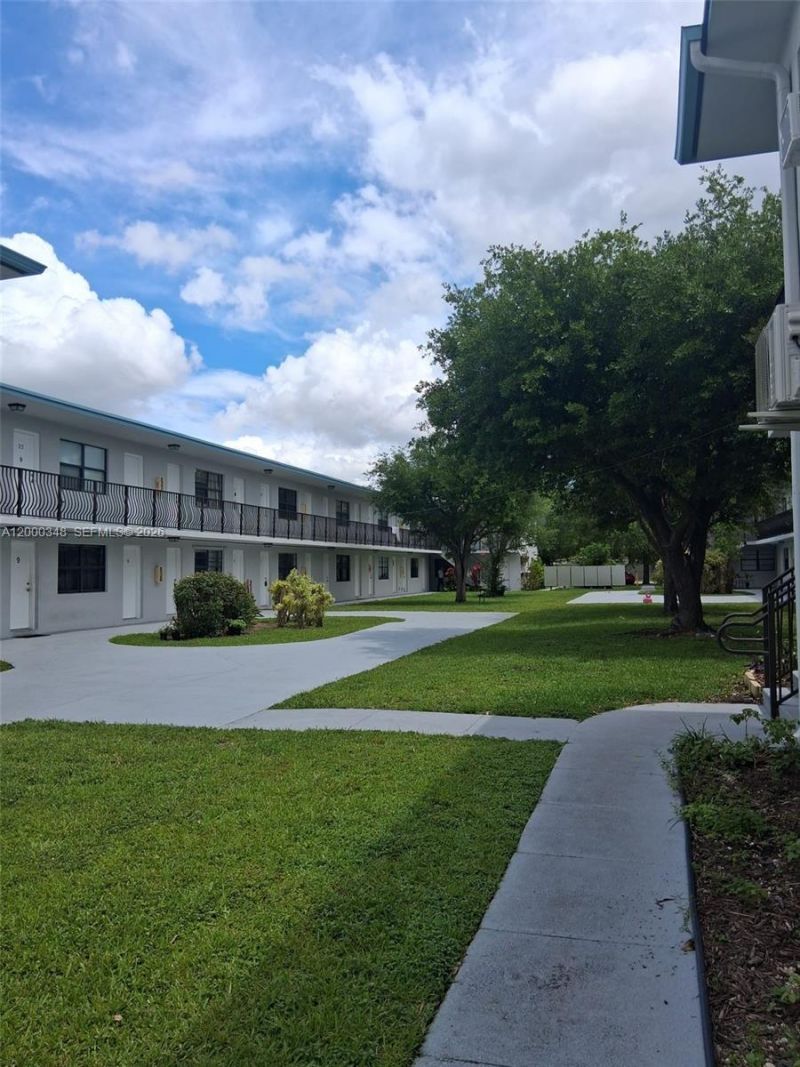 4444 SW 67th Ave, Unit 6, Miami, FL 33155 Photo