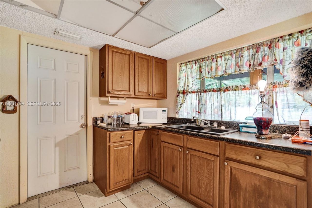 5712 NW 66th Ave, Tamarac, FL 33321 Photo