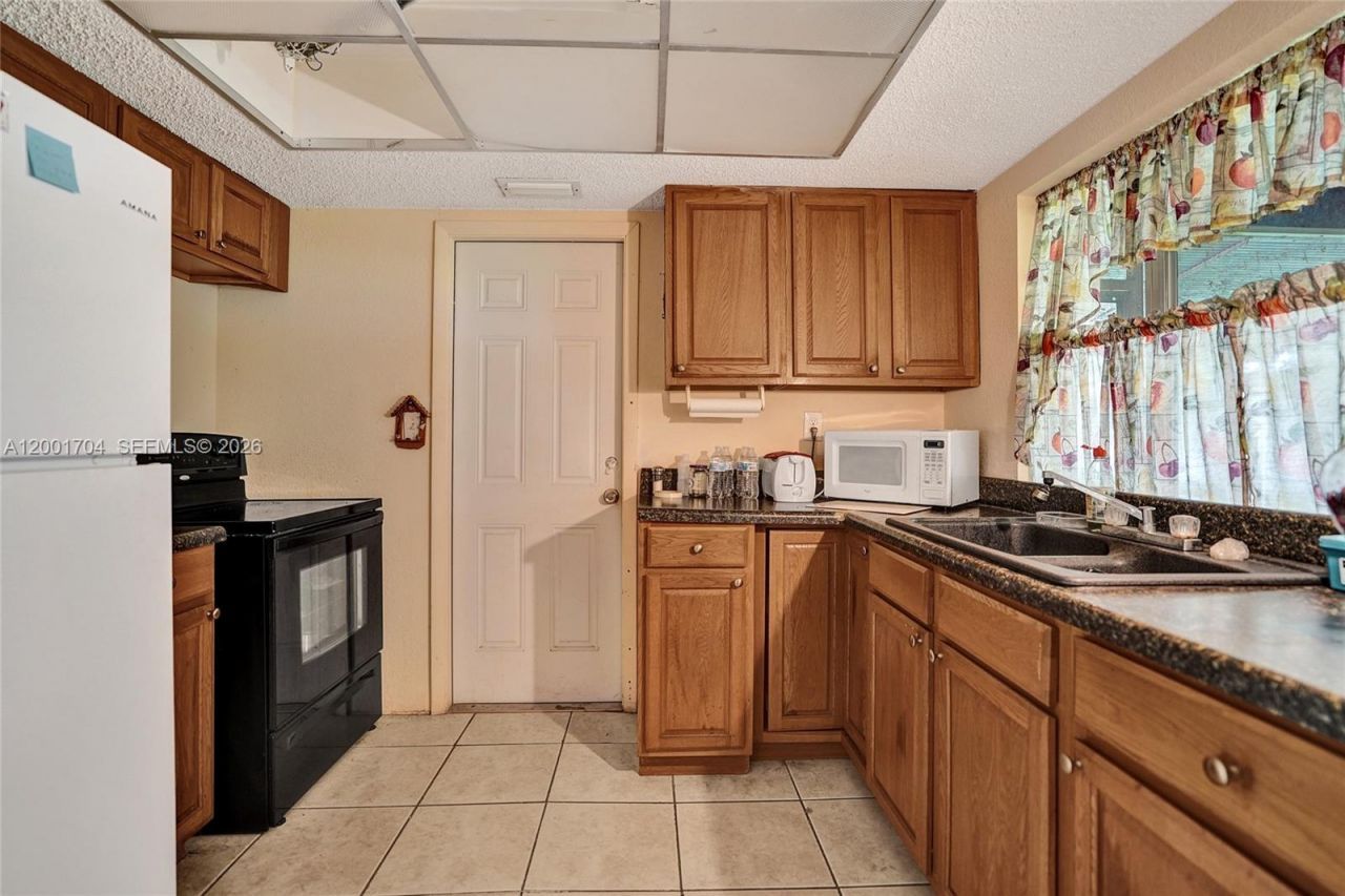 5712 NW 66th Ave, Tamarac, FL 33321 Photo