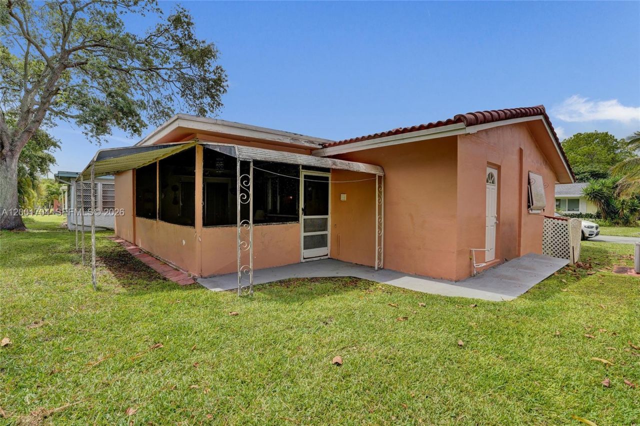 5712 NW 66th Ave, Tamarac, FL 33321 Photo