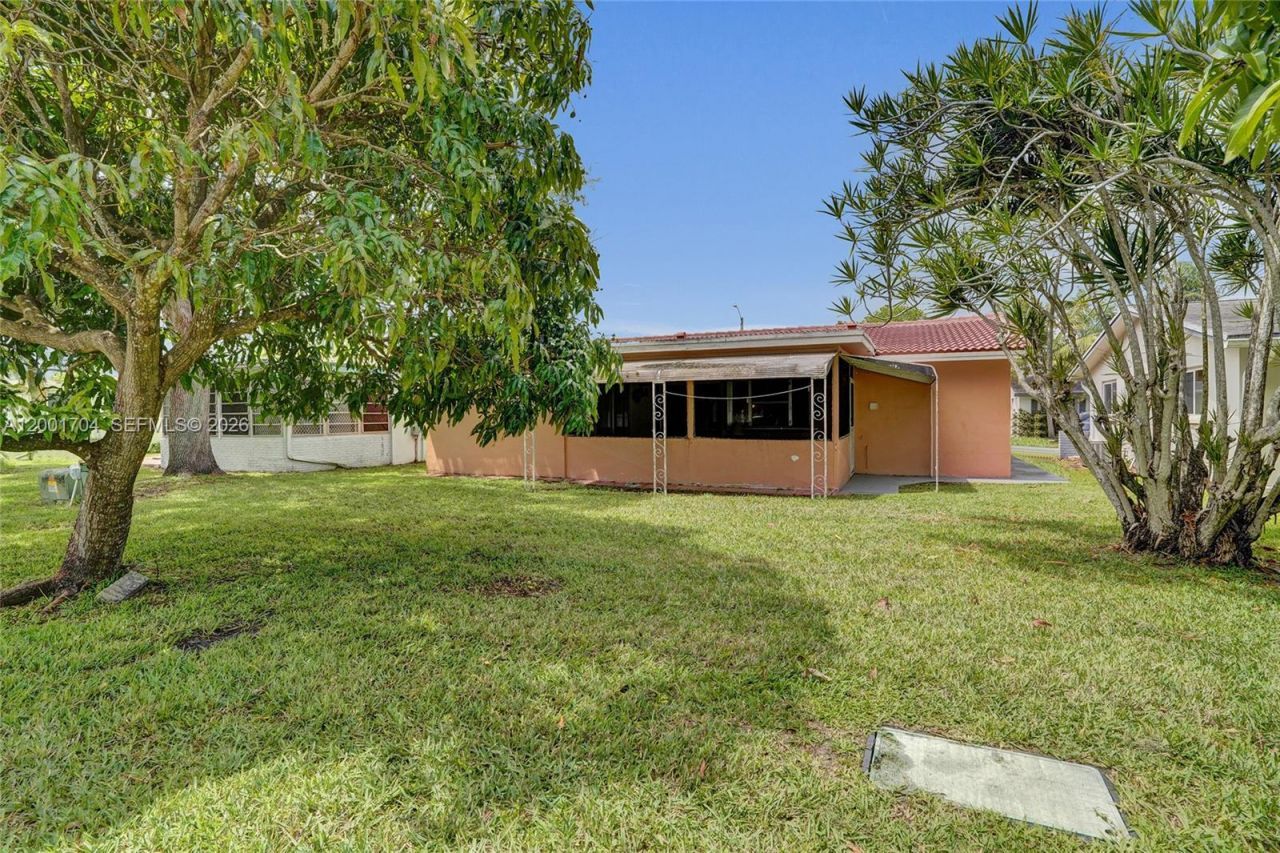 5712 NW 66th Ave, Tamarac, FL 33321 Photo