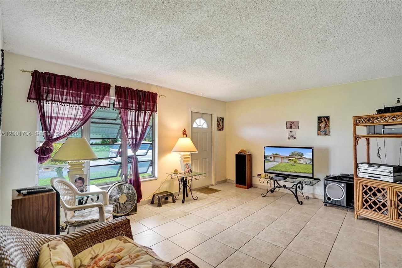 5712 NW 66th Ave, Tamarac, FL 33321 Photo