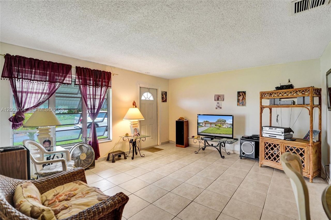 5712 NW 66th Ave, Tamarac, FL 33321 Photo