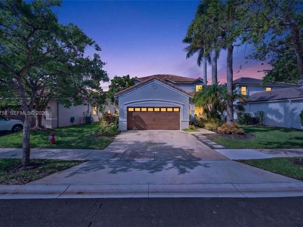 567 Live Oak Ln , Weston, FL 33327