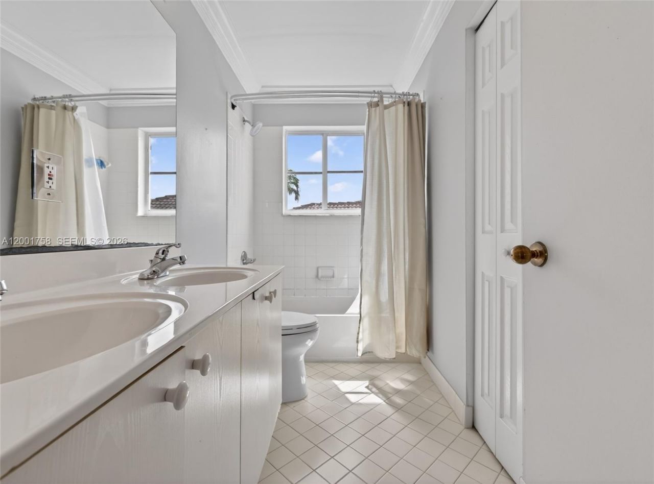 567 Live Oak Ln, Weston, FL 33327 Photo