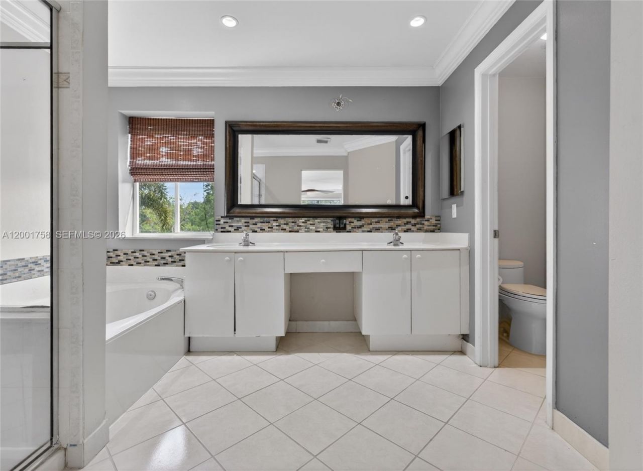 567 Live Oak Ln, Weston, FL 33327 Photo