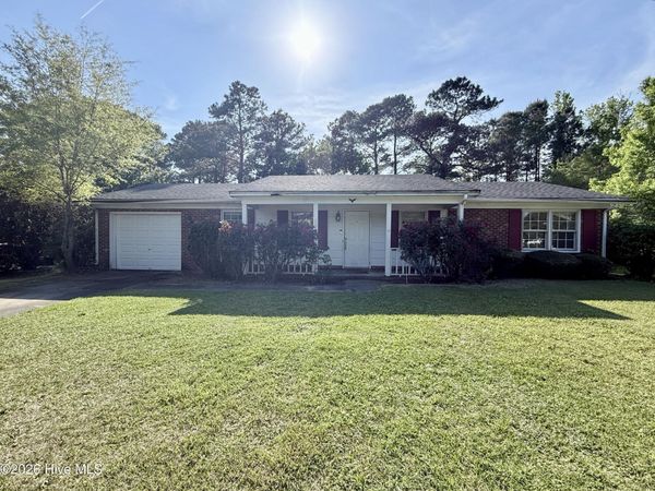 201 Greenbriar Drive, Jacksonville, NC 28546