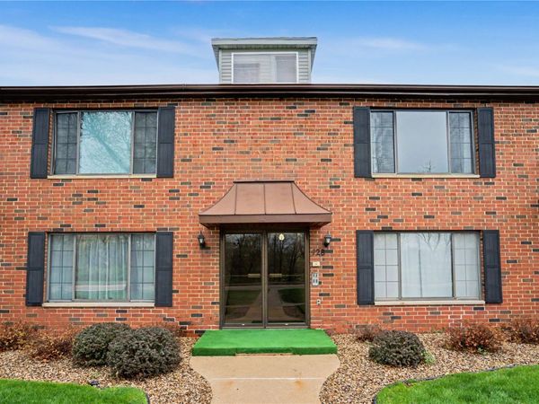 428 29th St Dr SE, Unit 16, Cedar Rapids, IA 53403