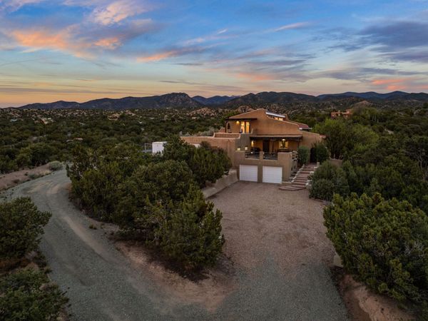 4 Calle Lobo , Santa Fe, NM 87506