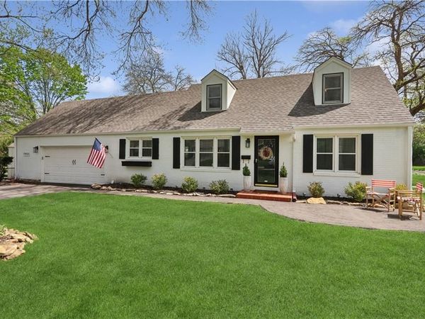 7933 COLONIAL Drive, Overland Park, KS 66204