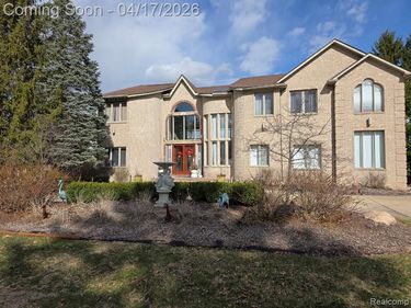 29614 Kenloch Drive, Farmington Hills, MI 48331