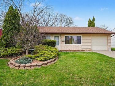 395 Lytle Place, Garden City, MI 48135