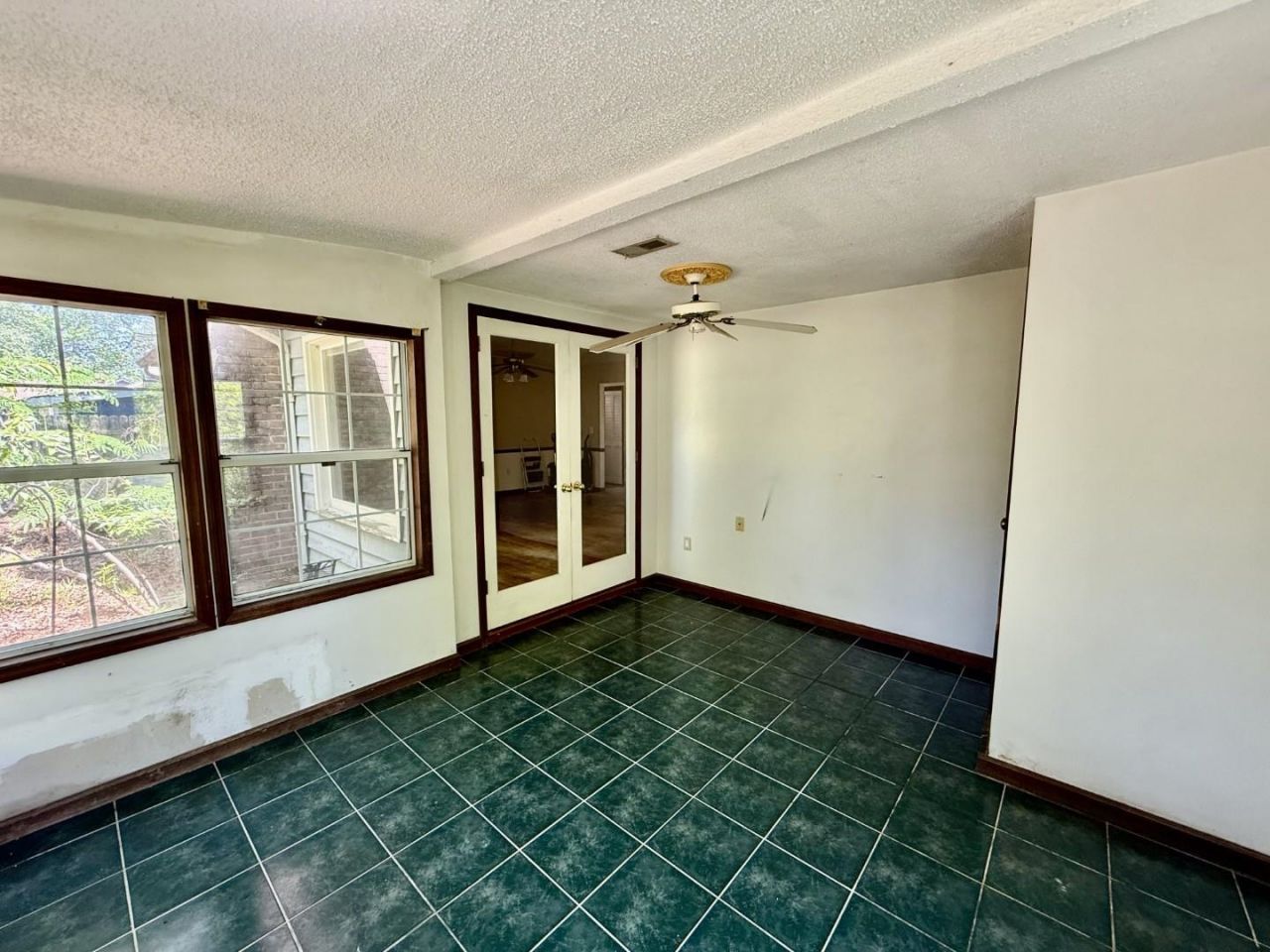 226 Manor Circle Photo 2