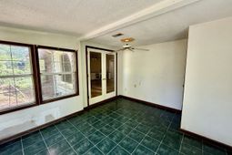 226 Manor Circle photo 4