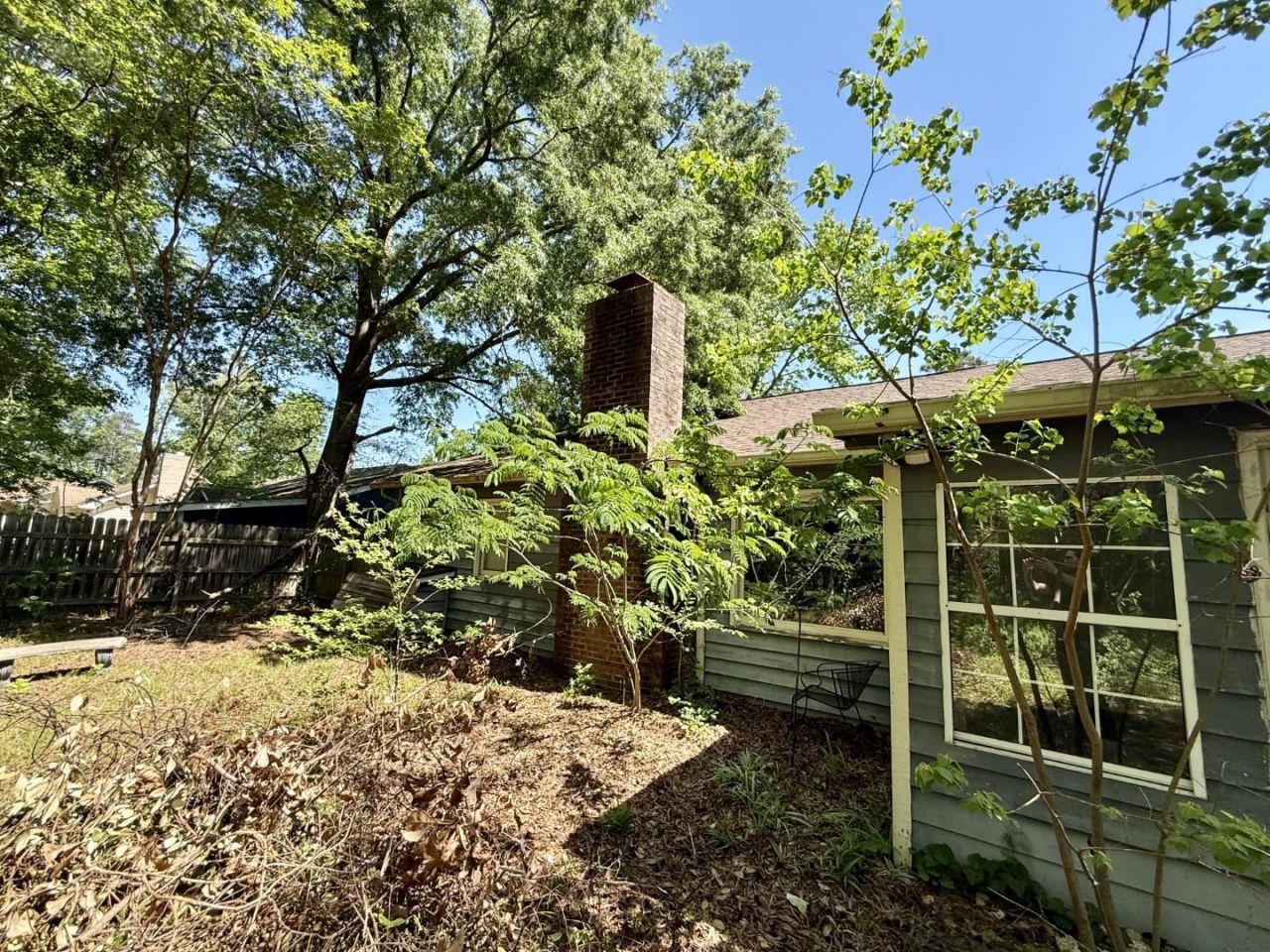 226 Manor Circle Photo 3