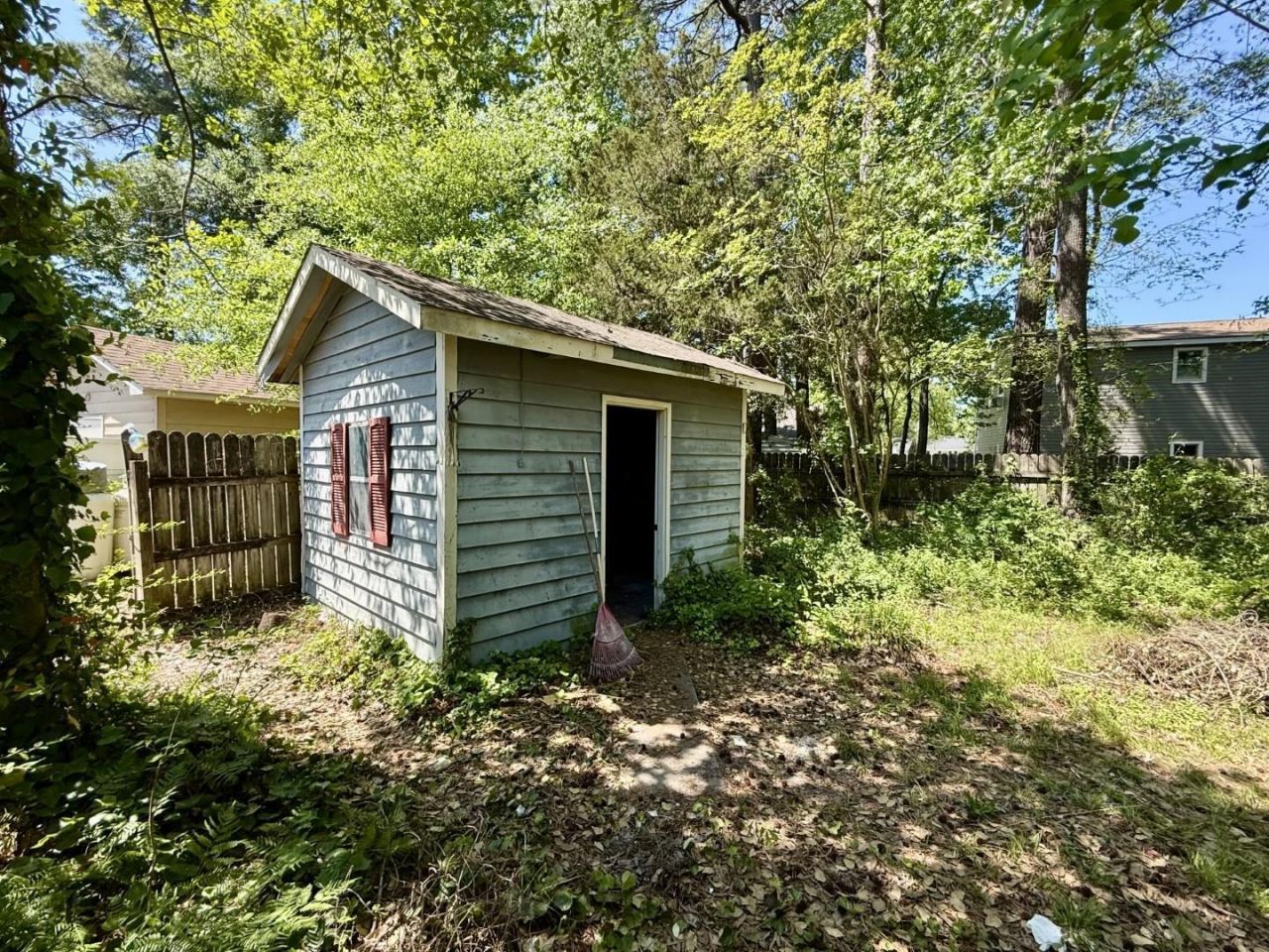 226 Manor Circle Photo 5