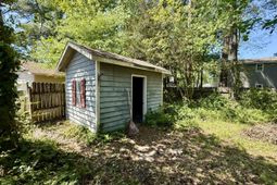 226 Manor Circle photo 4