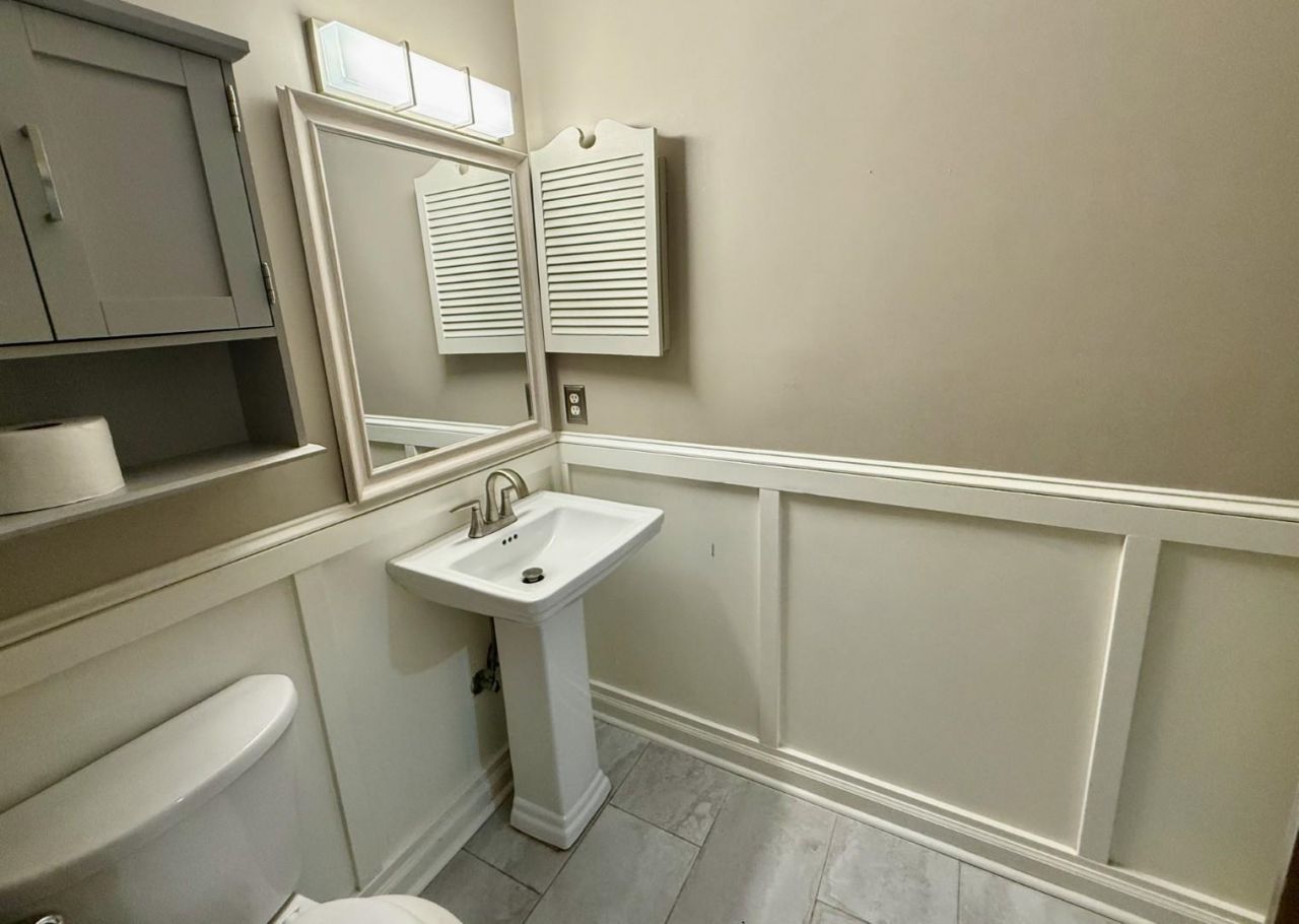 226 Manor Circle Photo 8