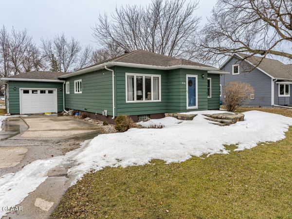516 3RD Street S, Hallock, MN 56728