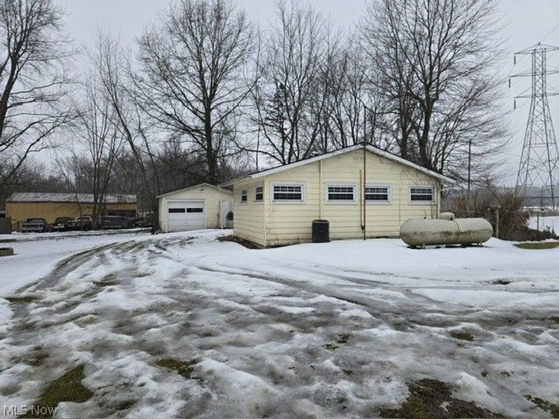 6547 Highland Avenue SW, Warren, OH 44481 Photo 2