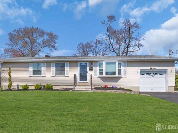 71 Pine Street, Spotswood, NJ 08884