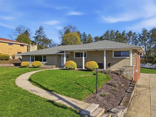 211 Pinecrest Dr, Pittsburgh, PA 15237
