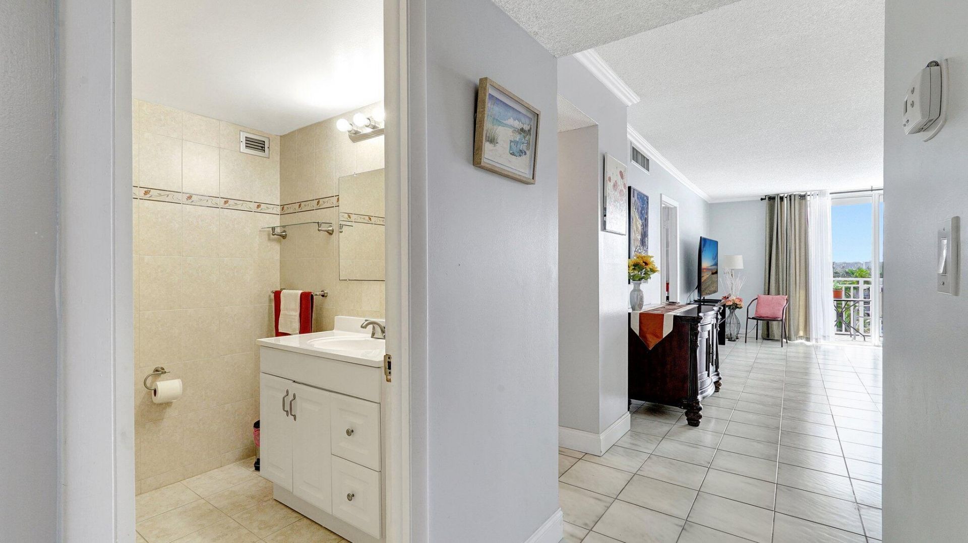 427 Golden Isles Drive, Unit 5j, Hallandale Beach, FL 33009 Photo